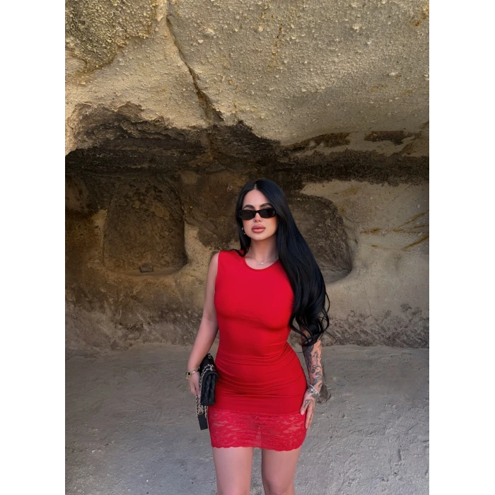 Kırmızı Eteği Dantelli Basic Elbise