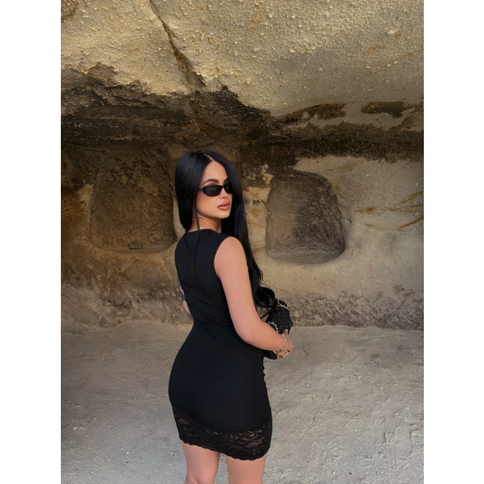 Siyah Eteği Dantelli Basic Elbise