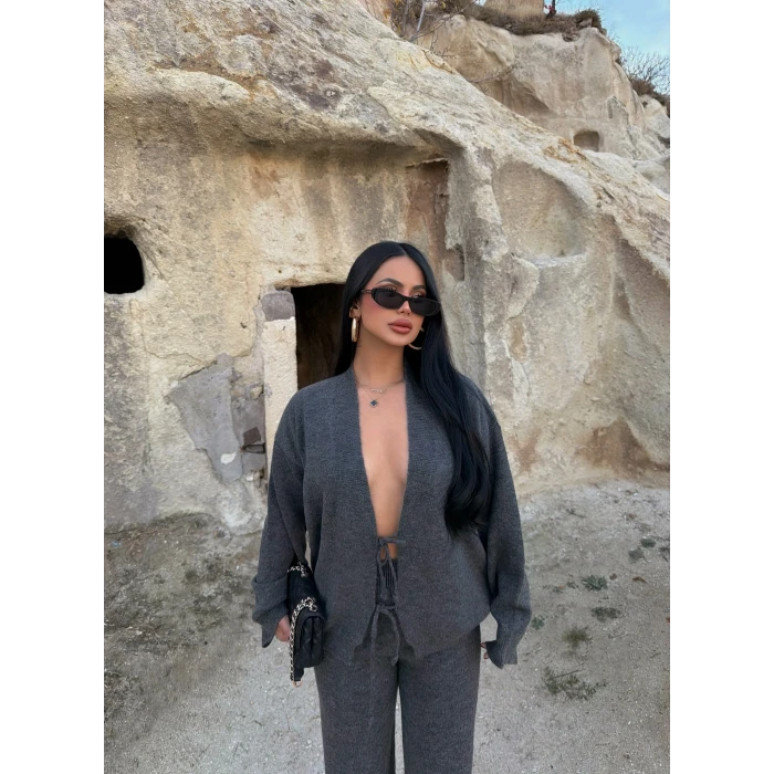 Antrasit Ön Bağcıklı Triko Takım