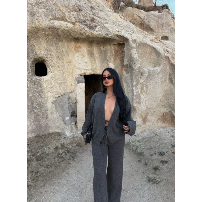 Antrasit Ön Bağcıklı Triko Takım