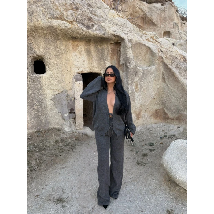 Antrasit Ön Bağcıklı Triko Takım