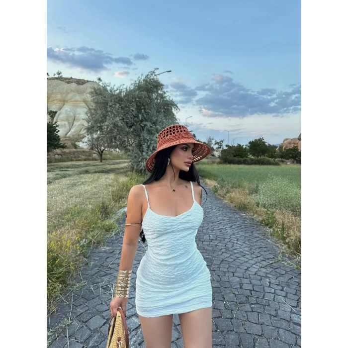 Askılı Kabartma Desen Elbise