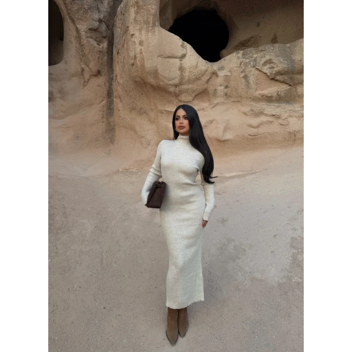 Bej Balıkçı Yaka Triko Elbise