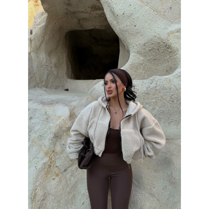 Bej Kanguru Cep Peluş Ceket