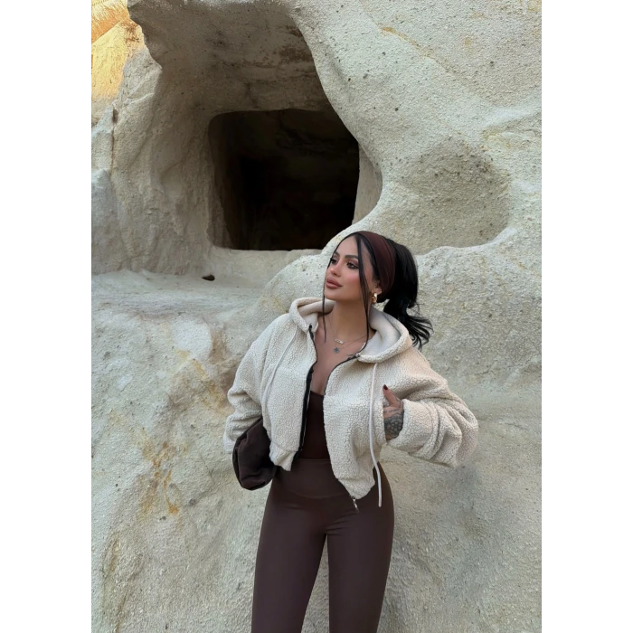 Bej Kanguru Cep Peluş Ceket