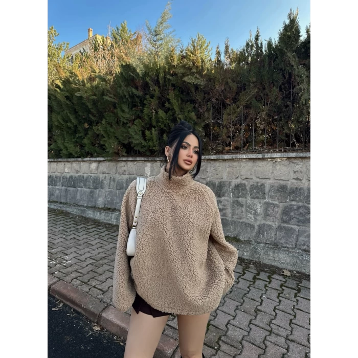 Bej Oversize Peluş Kazak