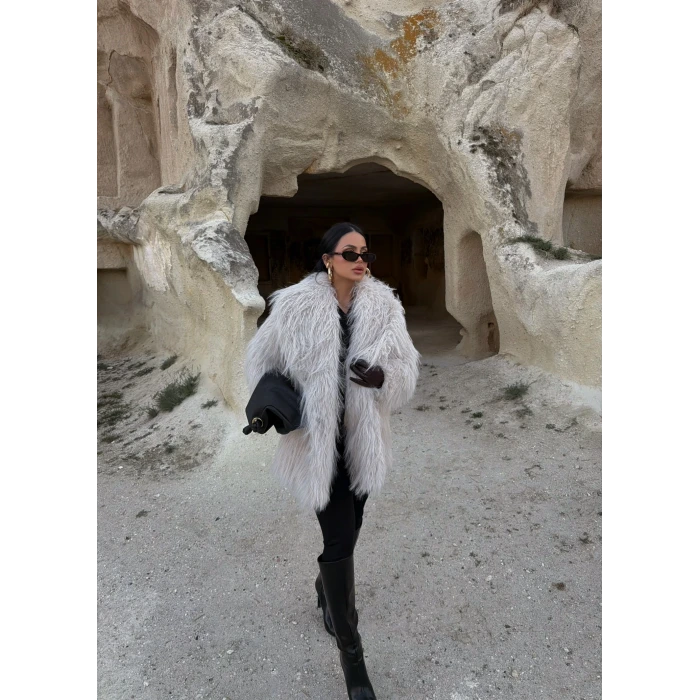 Bej Şal Yaka Saçaklı Kürk