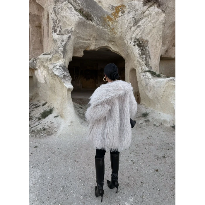 Bej Şal Yaka Saçaklı Kürk