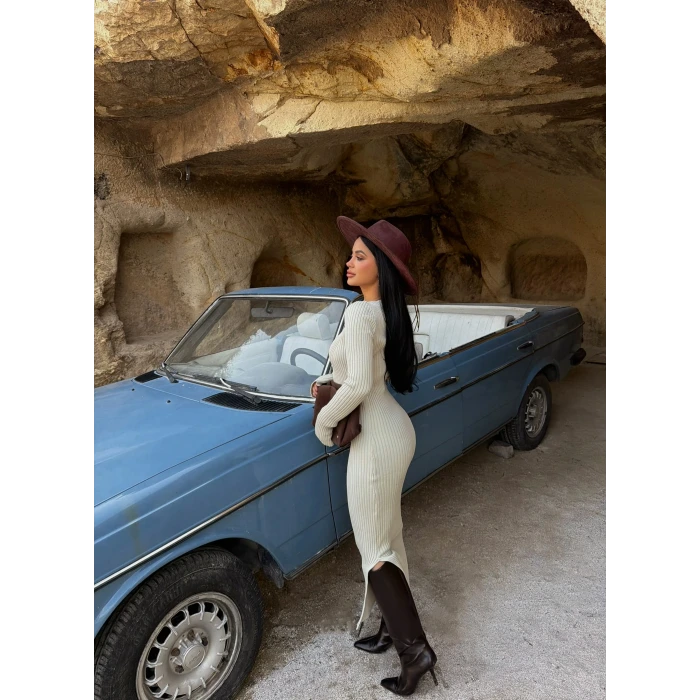 Bej Yaka Detaylı Triko Elbise