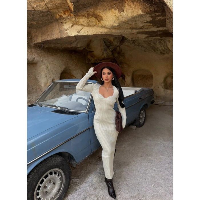 Bej Yaka Detaylı Triko Elbise