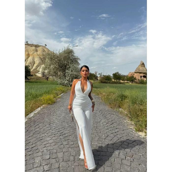 Beyaz Aksesuarlı Tulum