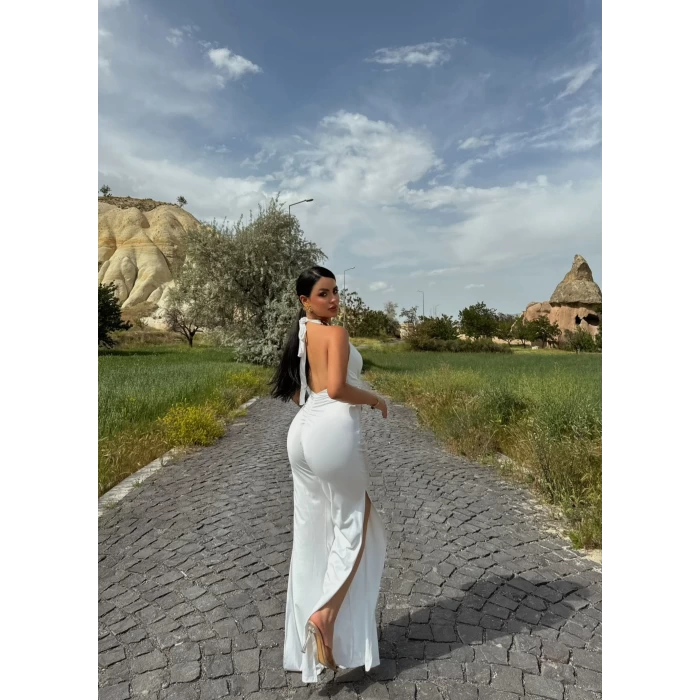 Beyaz Aksesuarlı Tulum