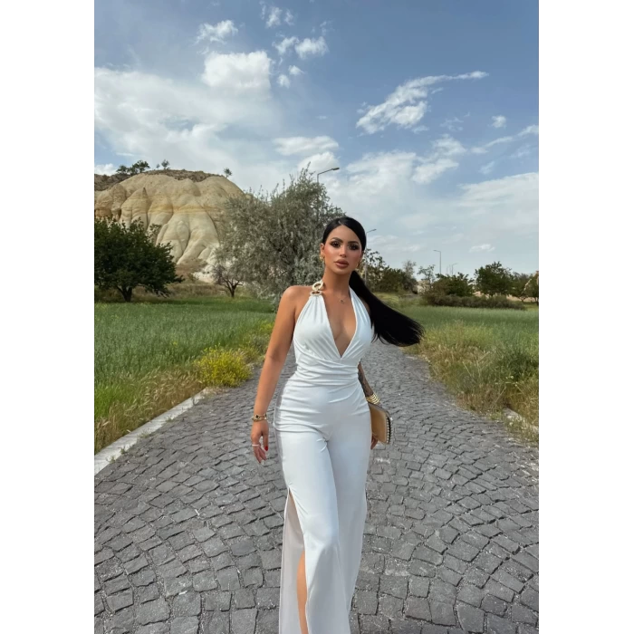 Beyaz Aksesuarlı Tulum