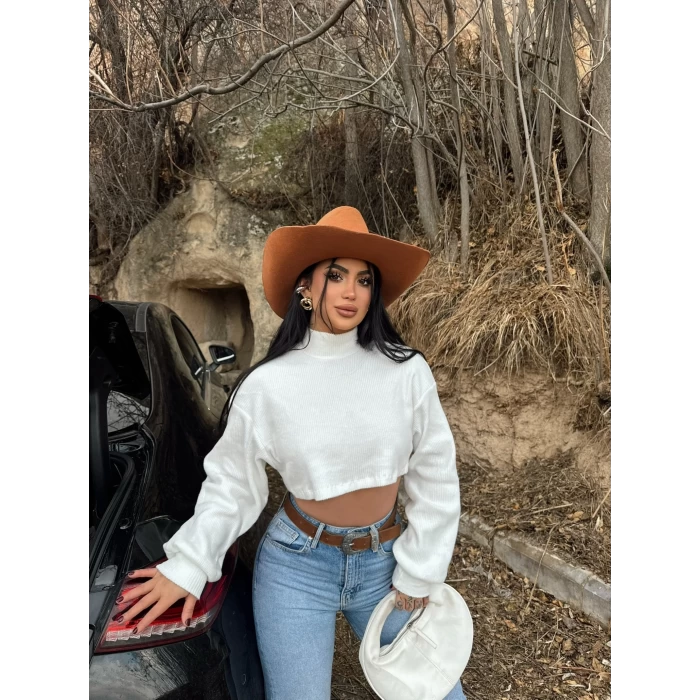 White Turtleneck Ribbed Sweatshirt