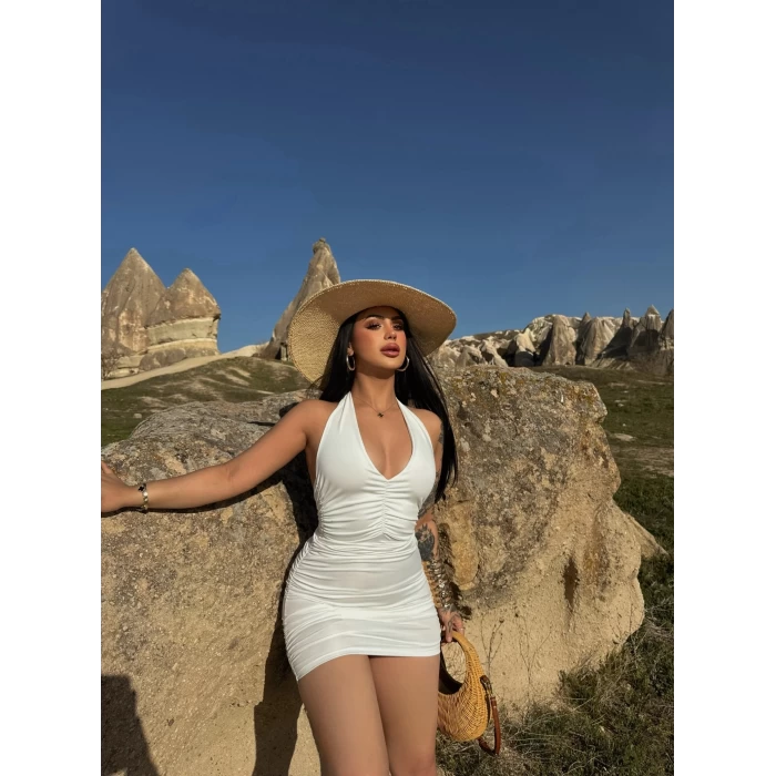 Beyaz Boyundan Bağlamalı Büzgülü Elbise