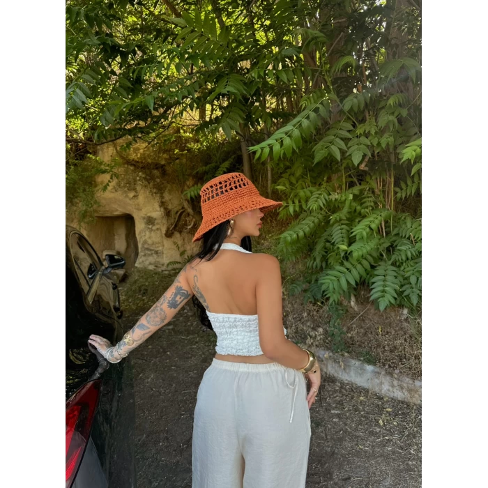 Beyaz Boyundan Geçmeli Gofre Crop
