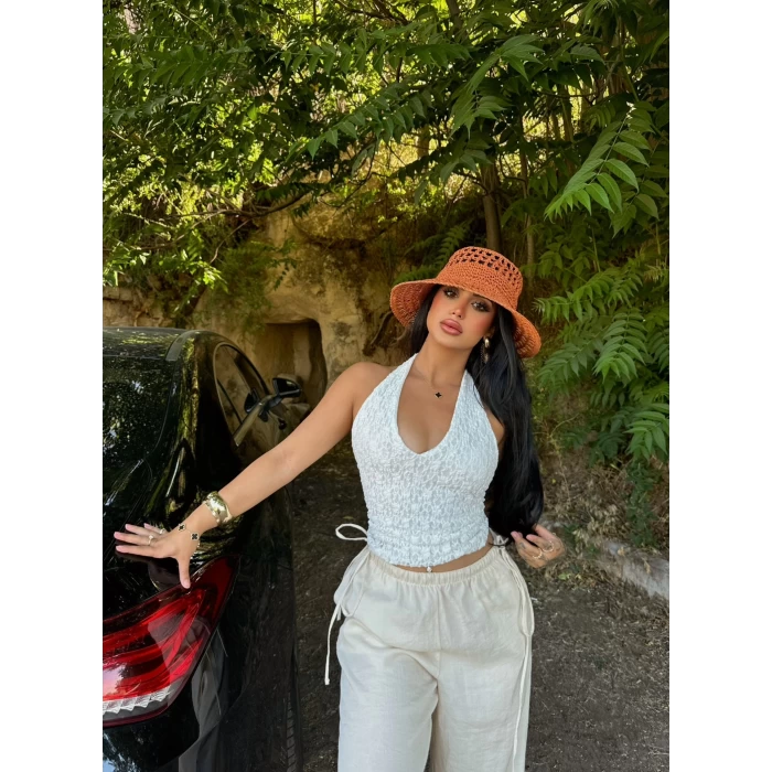 Beyaz Boyundan Geçmeli Gofre Crop