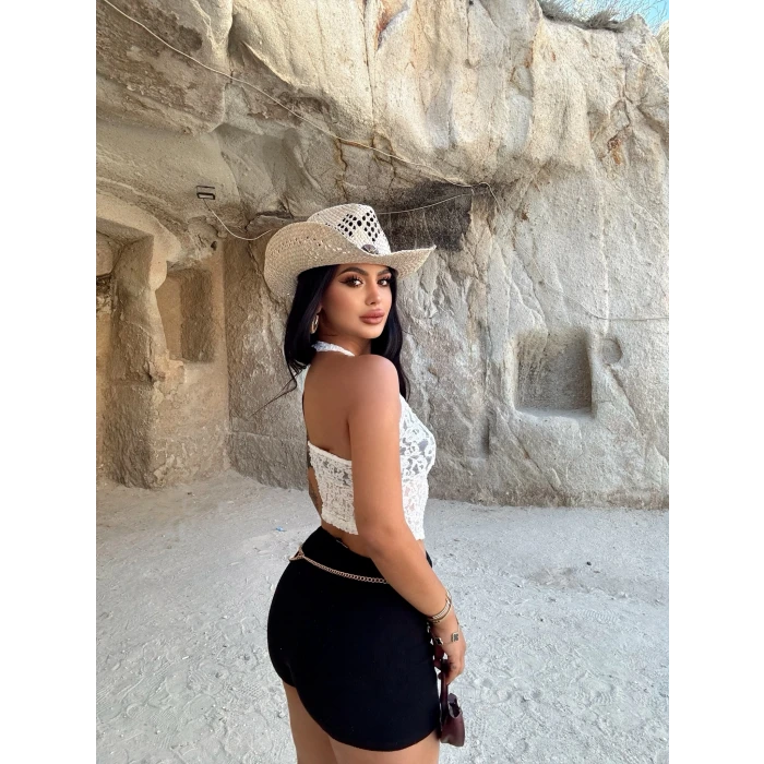 Beyaz Boyundan Geçmeli Güpürlü Crop
