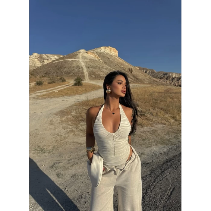 Beyaz Büzgülü Sırt Dekolte Bodysuit