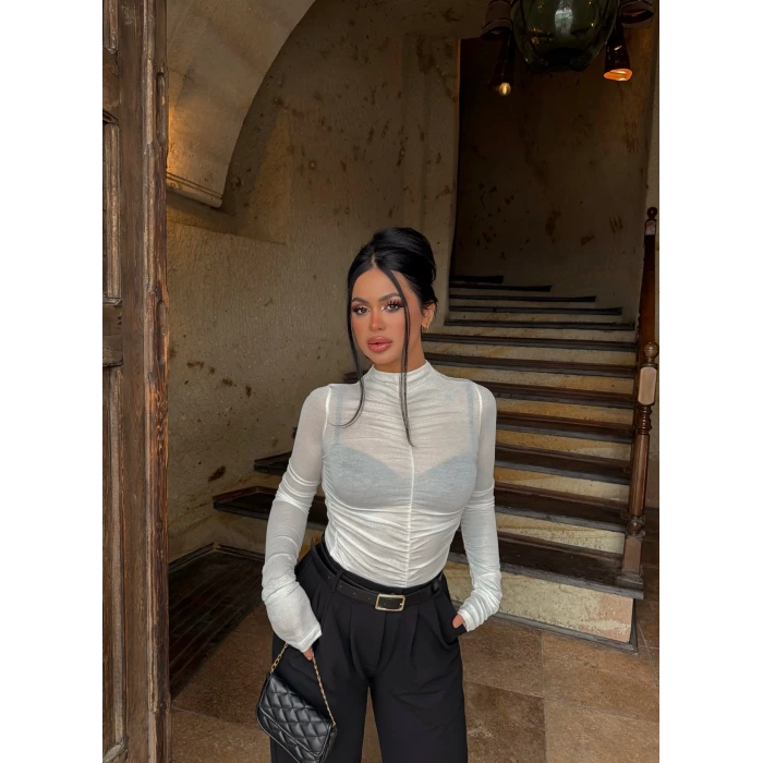 Beyaz Büzgülü Transparan Bluz