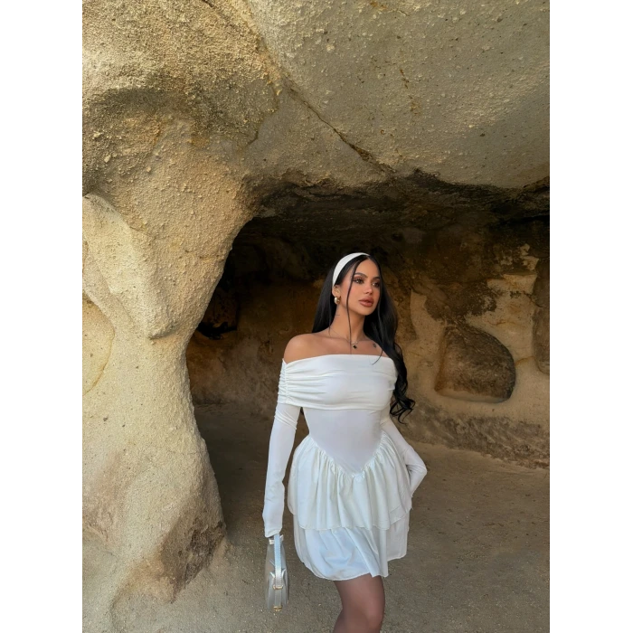 Beyaz Divine Madonna Yaka Elbise