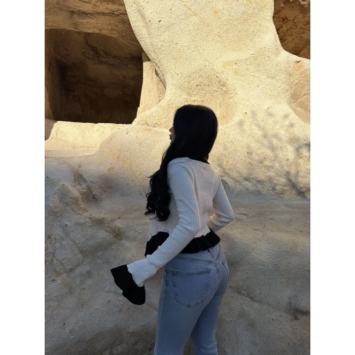 Beyaz Fırfırlı Fitilli Kazak