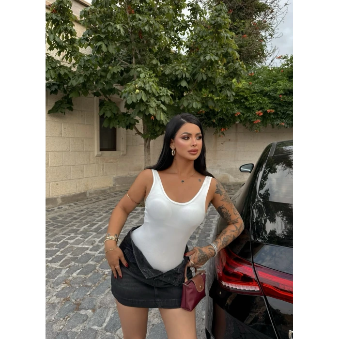Beyaz Fitilli Göğüs Kaplı Bodysuit