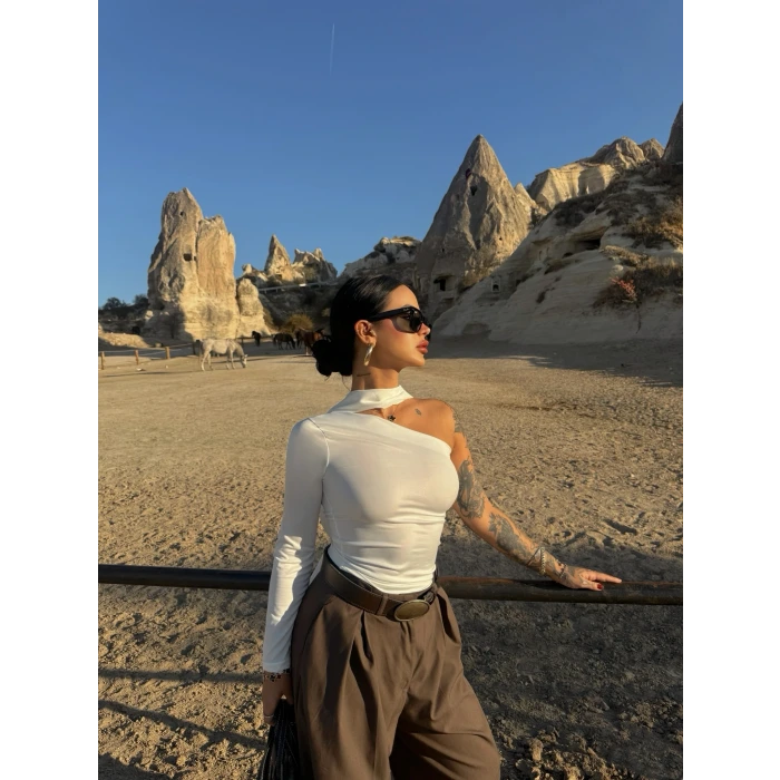 Beyaz Fularlı İki Parça Crop