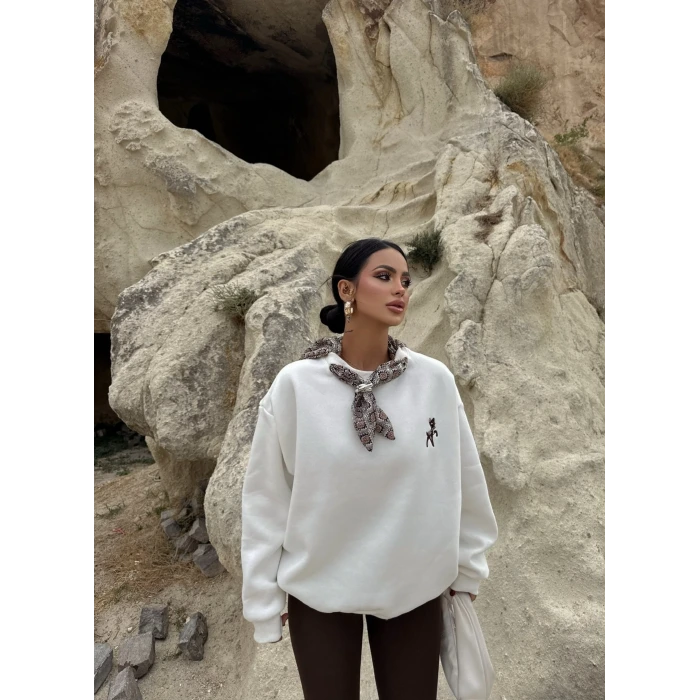 Beyaz Fularlı Logo Sweat