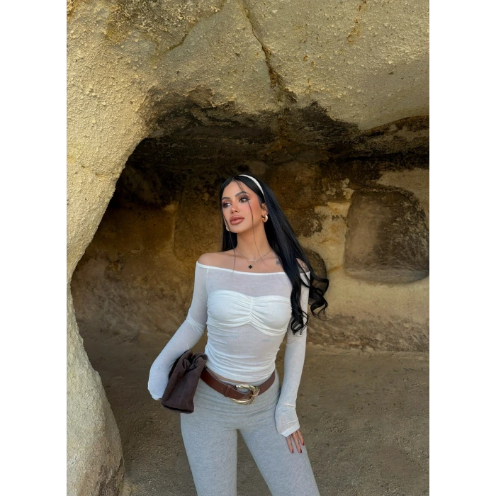 Beyaz Göğsü Sütyen Transparan Bluz