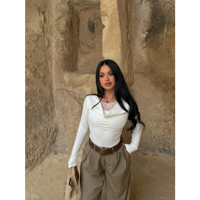 Beyaz Göğüs Güpürlü Bluz