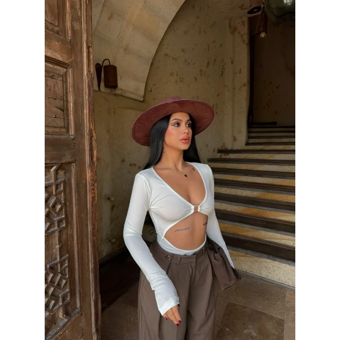 Beyaz Göğüs Halkalı Dekolte Bodysuit