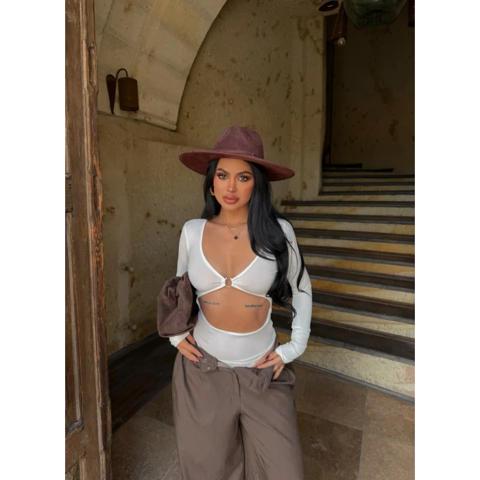 Beyaz Göğüs Halkalı Dekolte Bodysuit