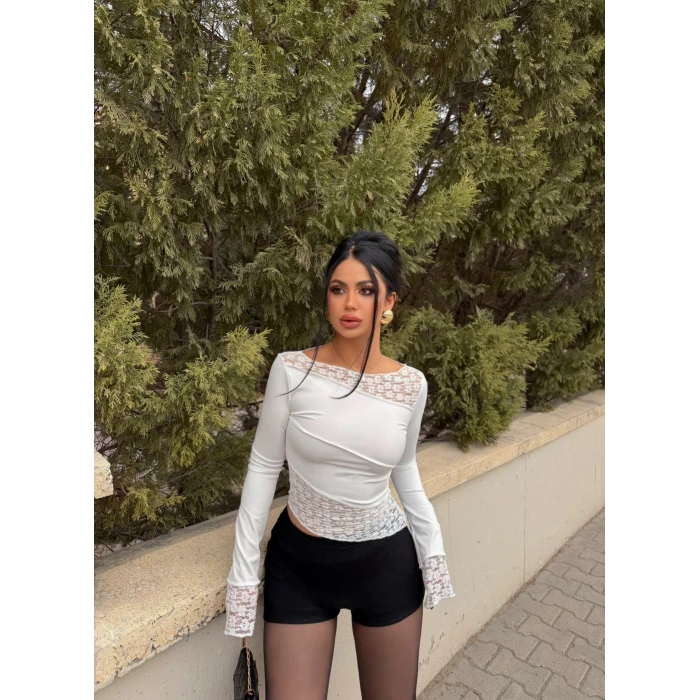 Beyaz Güpürlü Geniş Yaka Crop