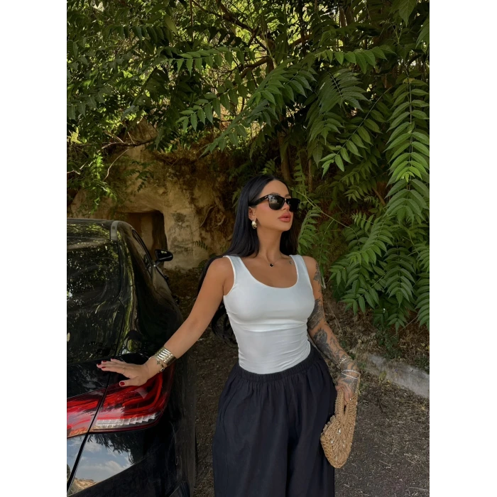 Beyaz Kare Yaka Basic Crop
