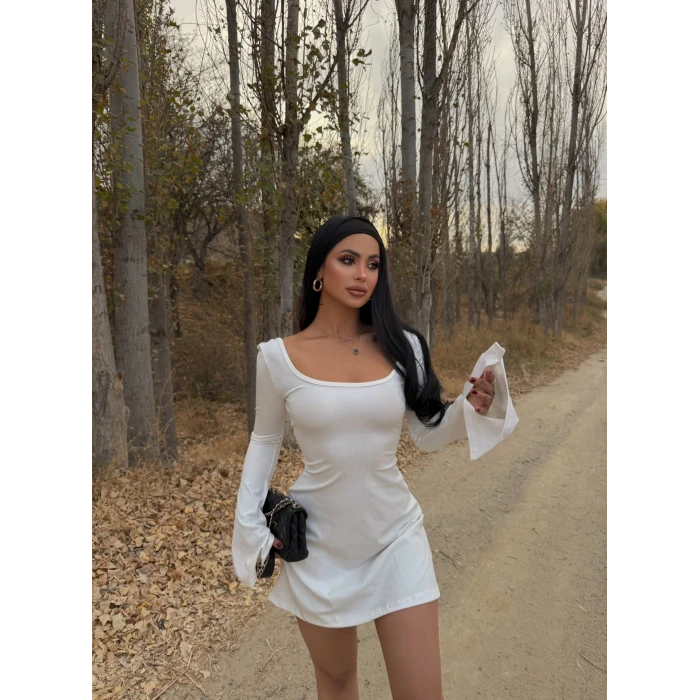 Beyaz Kare Yaka Volanlı Elbise