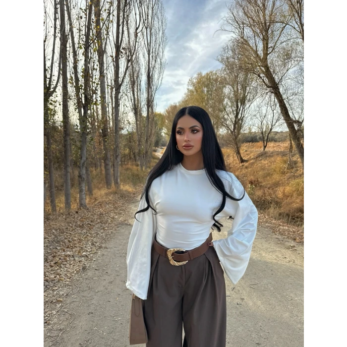 Beyaz Kolları Volanlı Korseli Bluz
