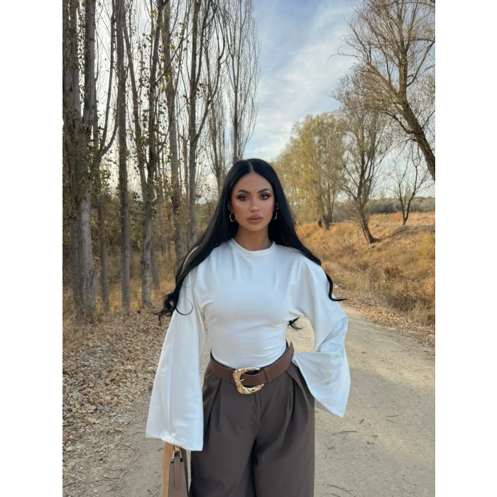 Beyaz Kolları Volanlı Korseli Bluz
