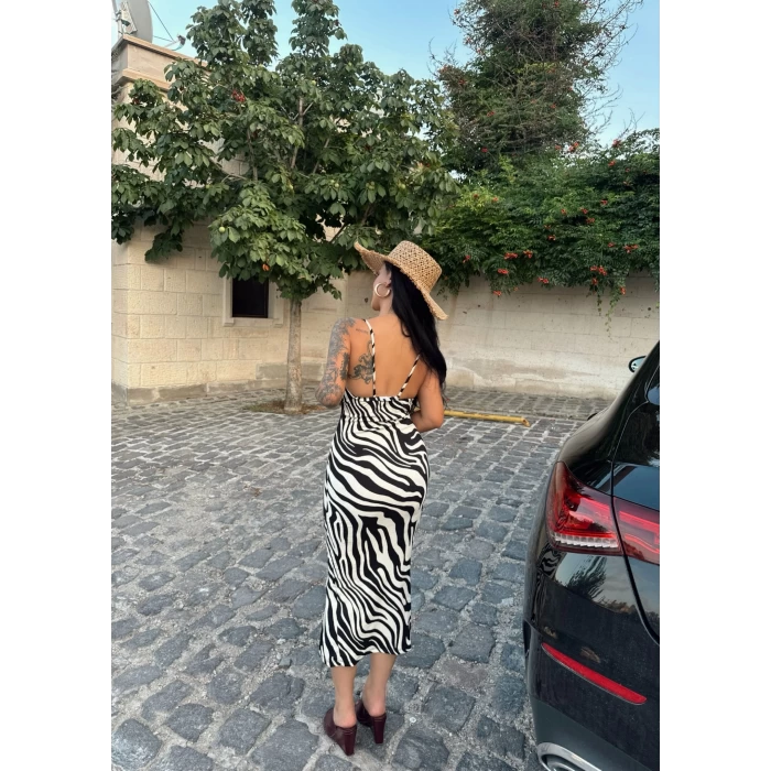 Beyaz Krinkıl Dokuma Yırtmaçlı Elbise