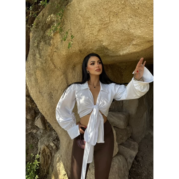 Beyaz Kruvaze Göbek Bağlamalı Gömlek