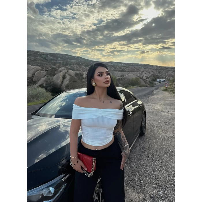 Beyaz Madonna Yaka Fitilli Crop