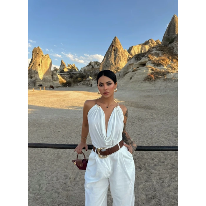 Beyaz Nova Aksesuarlı Bluz