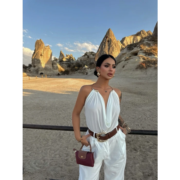 Beyaz Nova Aksesuarlı Bluz