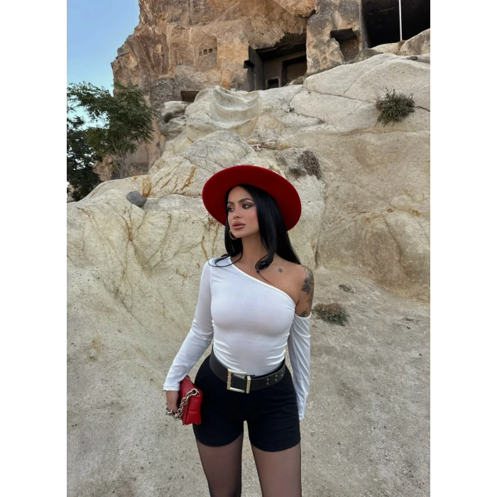 Beyaz Omuz Açık Basic Crop