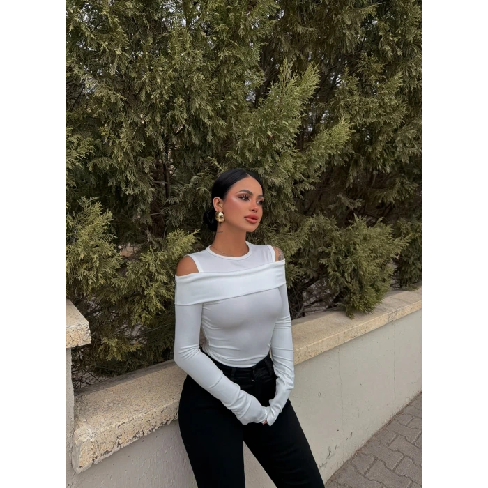 Beyaz Omuz Açık Katlamalı Crop