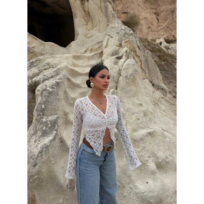 Beyaz Ön Büzgülü Güpürlü Bluz