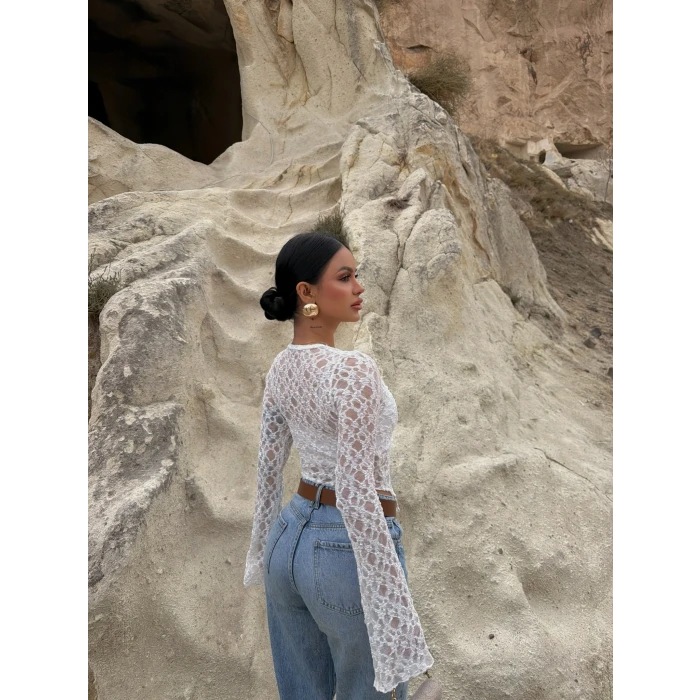 Beyaz Ön Büzgülü Güpürlü Bluz