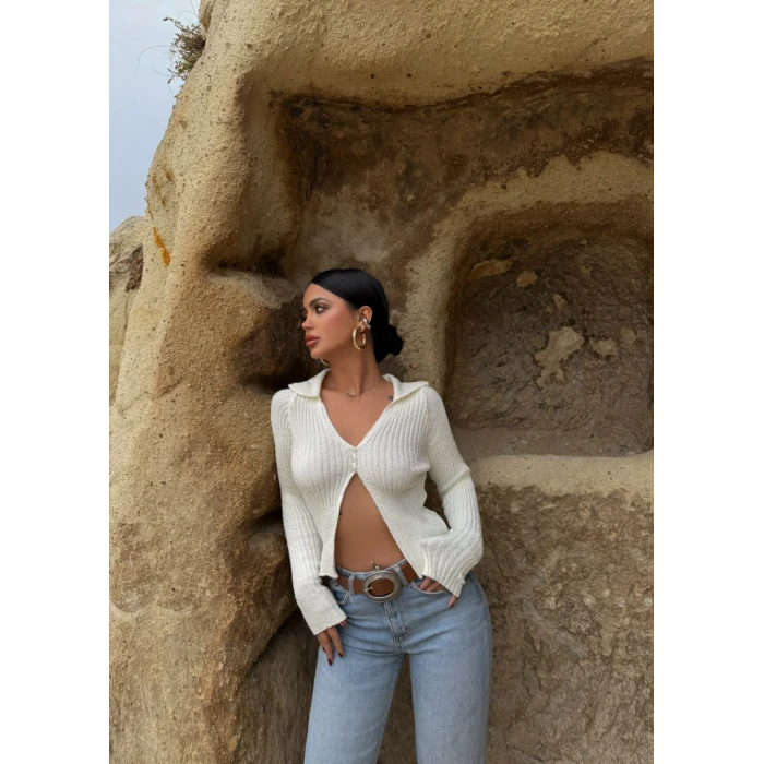 Beyaz Polo Yaka Düğmeli Triko