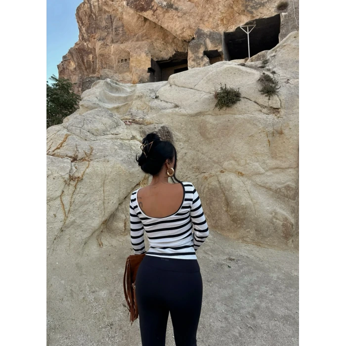 Beyaz Sırt Açık Çizgili Triko