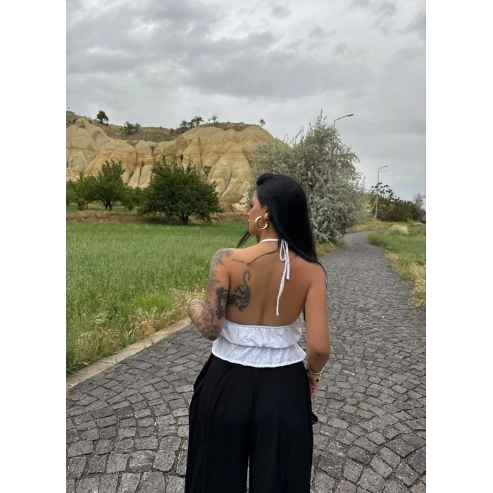 Beyaz Sırt Dekolte Fistolu Bluz